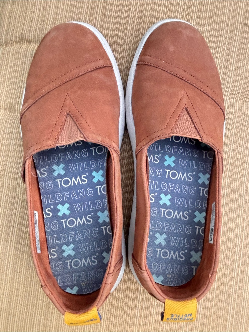 TOMS x Wildfang Colab Slip-On Sneakers Tan Suede SZ 7.5 - Picture 2 of 6